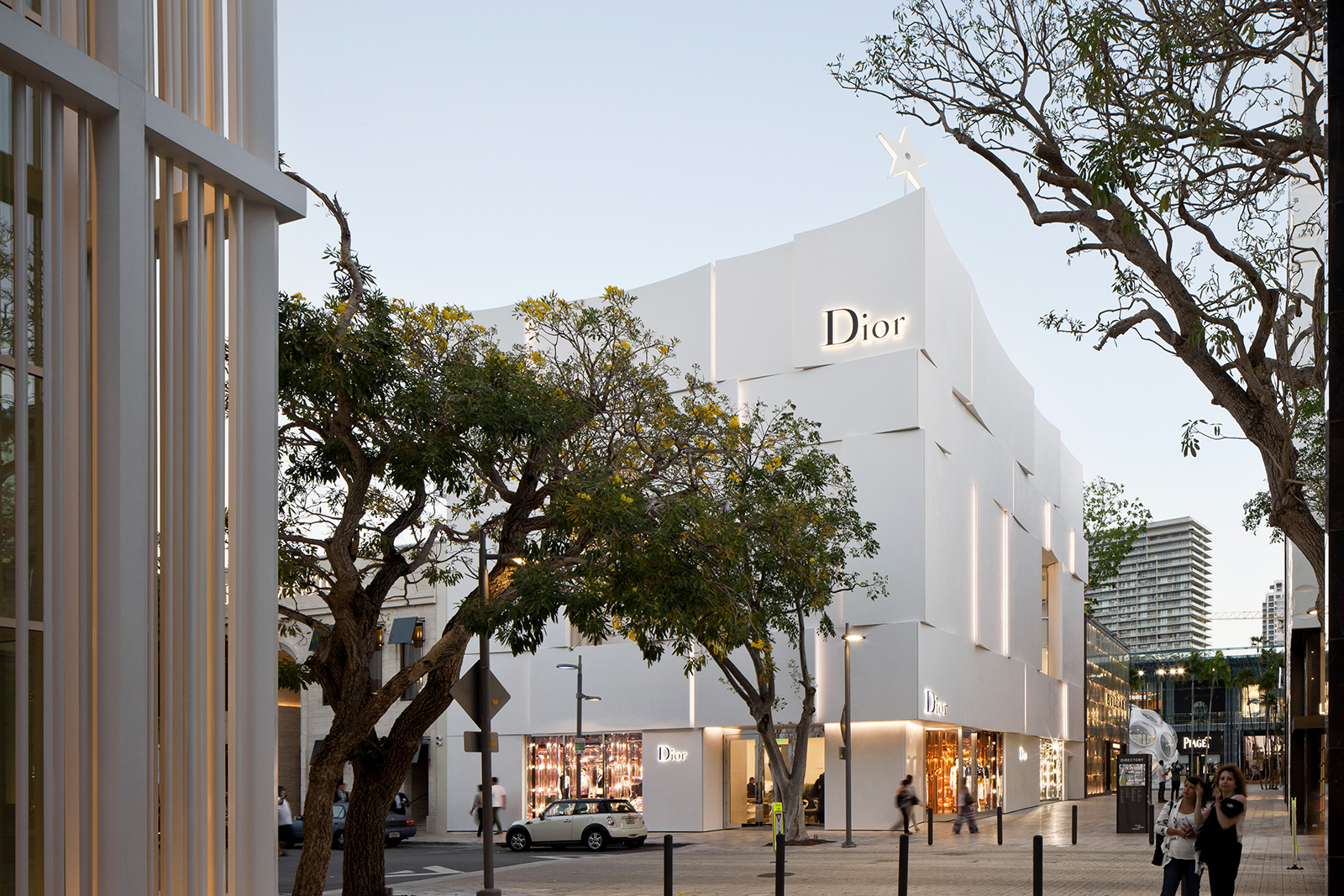 Dior Miami Boutique - Facade Lighting - Metis Lighting