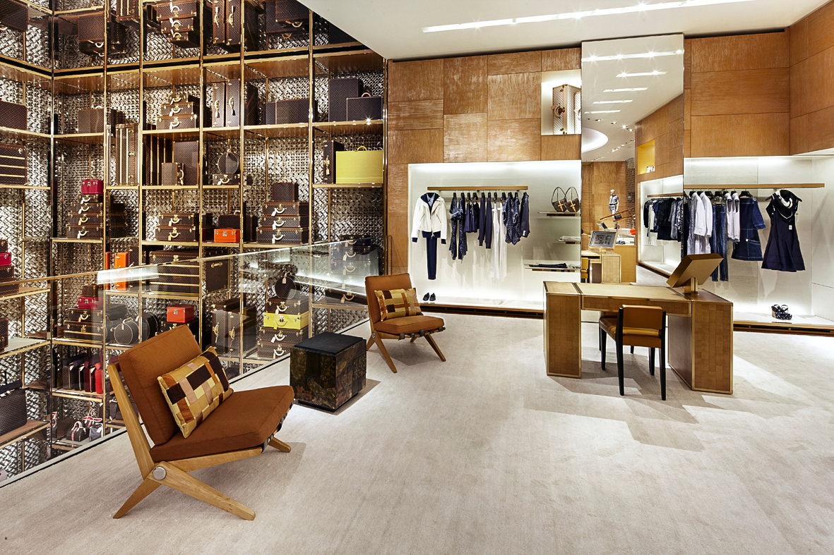 Louis Vuitton Clothing Store in Rome Editorial Image - Image of interior,  center: 29191120